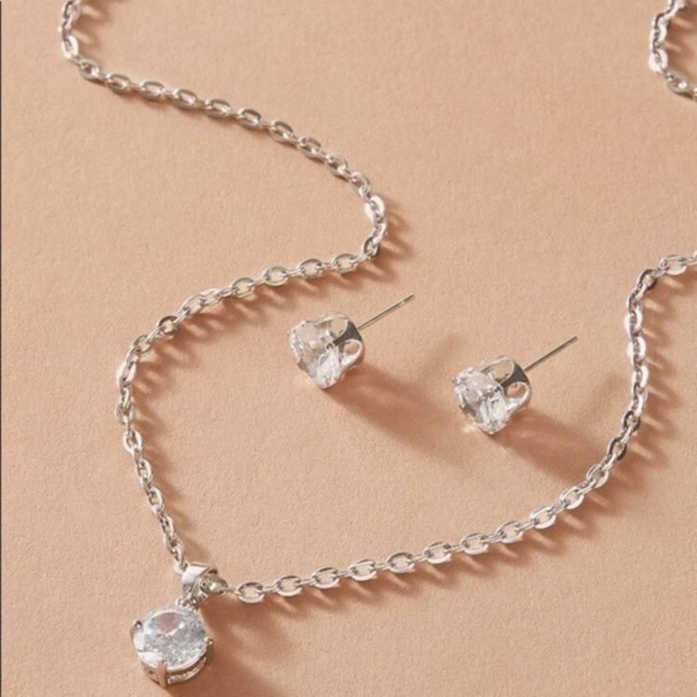 NEW!! 🤍 Necklace and Earrings Set
